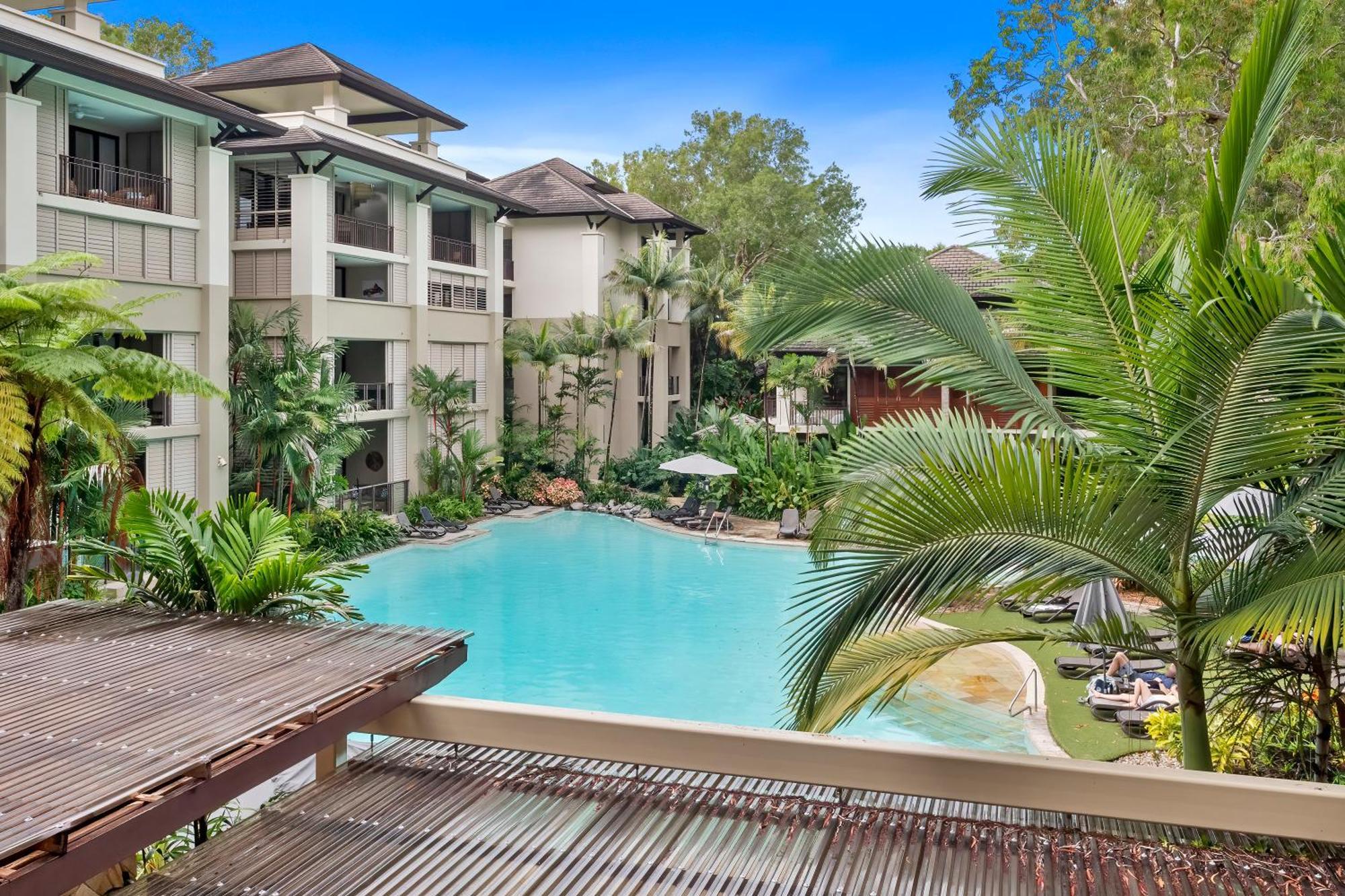 Private Apartments In The Temple Beachfront Resort 팜코브 외부 사진