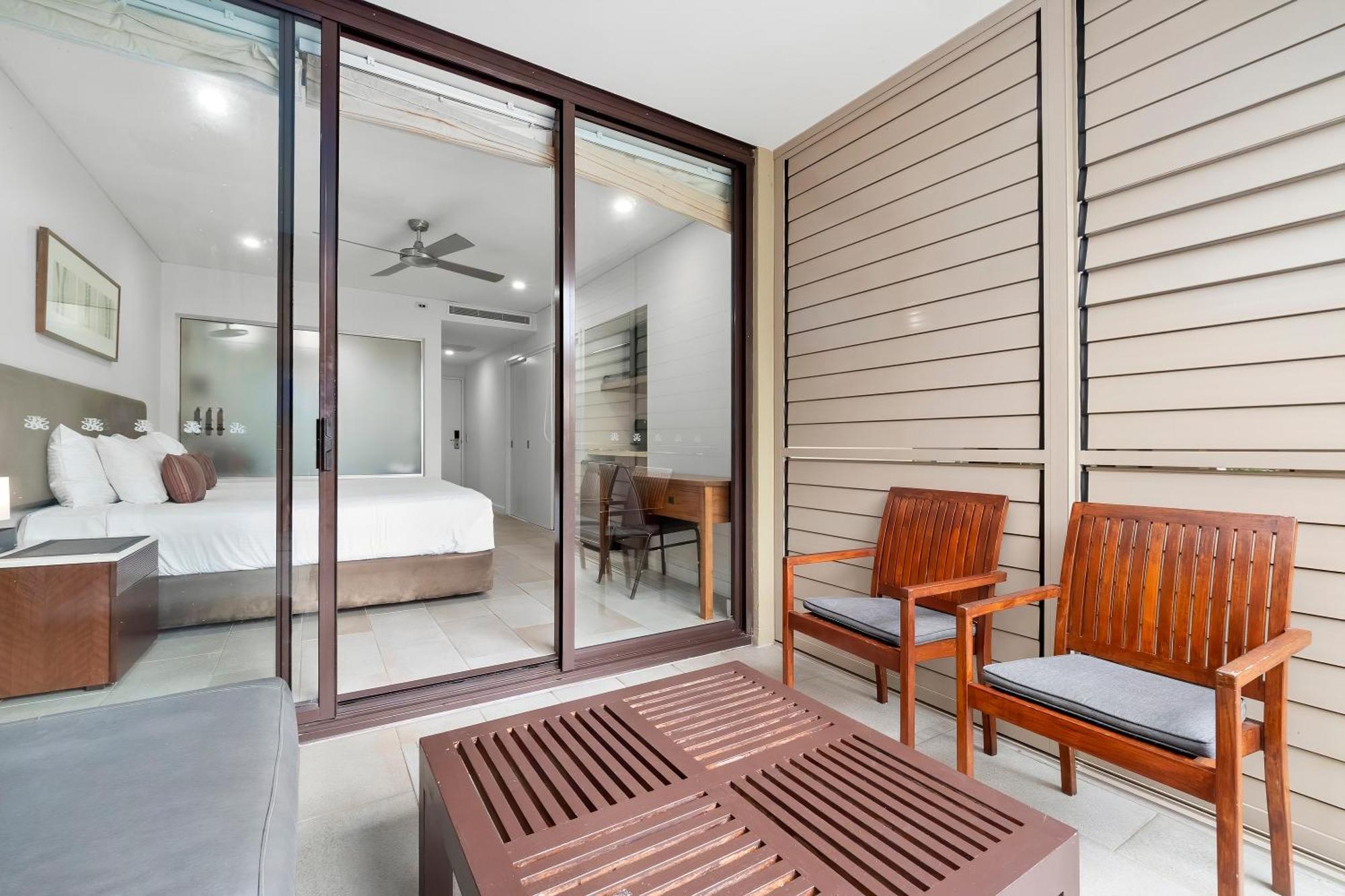 Private Apartments In The Temple Beachfront Resort 팜코브 객실 사진