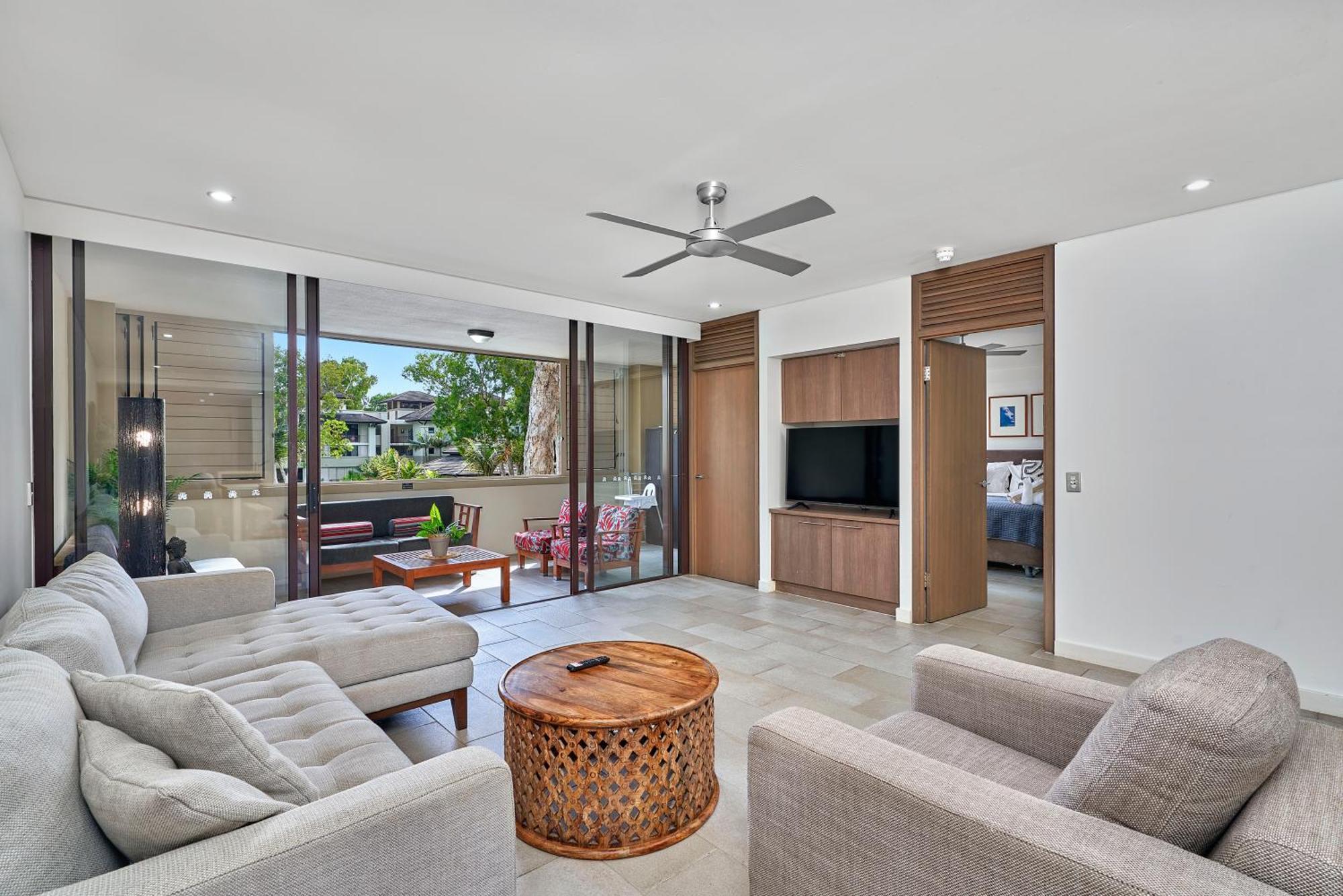 Private Apartments In The Temple Beachfront Resort 팜코브 객실 사진