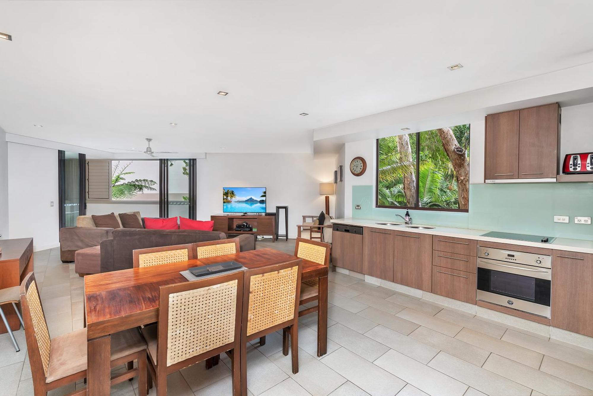 Private Apartments In The Temple Beachfront Resort 팜코브 객실 사진