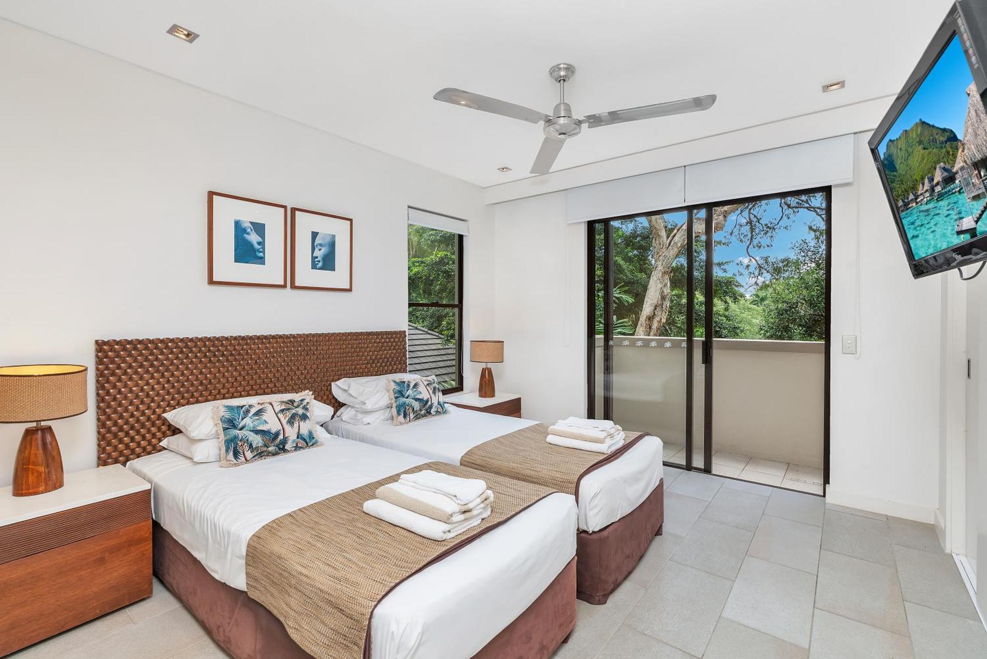 Private Apartments In The Temple Beachfront Resort 팜코브 객실 사진