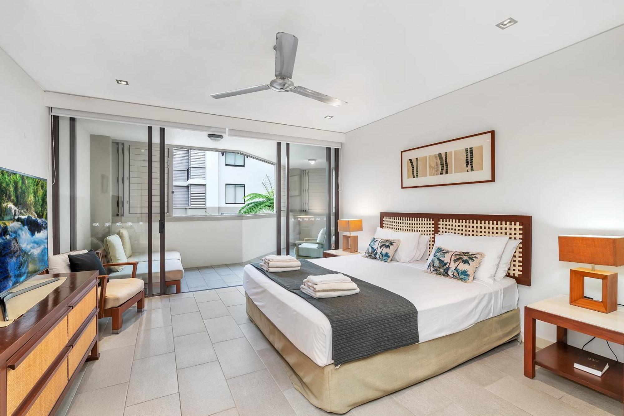 Private Apartments In The Temple Beachfront Resort 팜코브 객실 사진