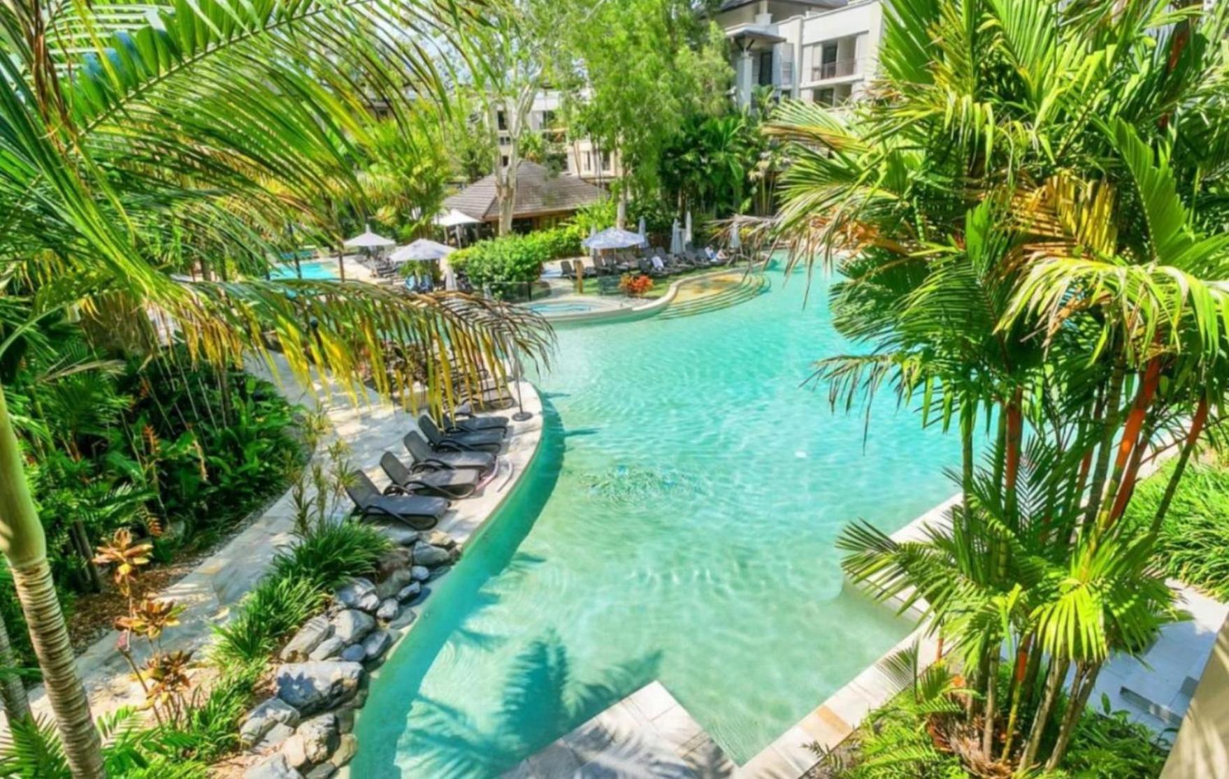 Private Apartments In The Temple Beachfront Resort 팜코브 객실 사진
