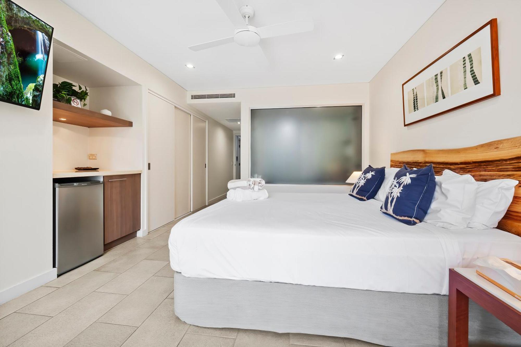 Private Apartments In The Temple Beachfront Resort 팜코브 객실 사진