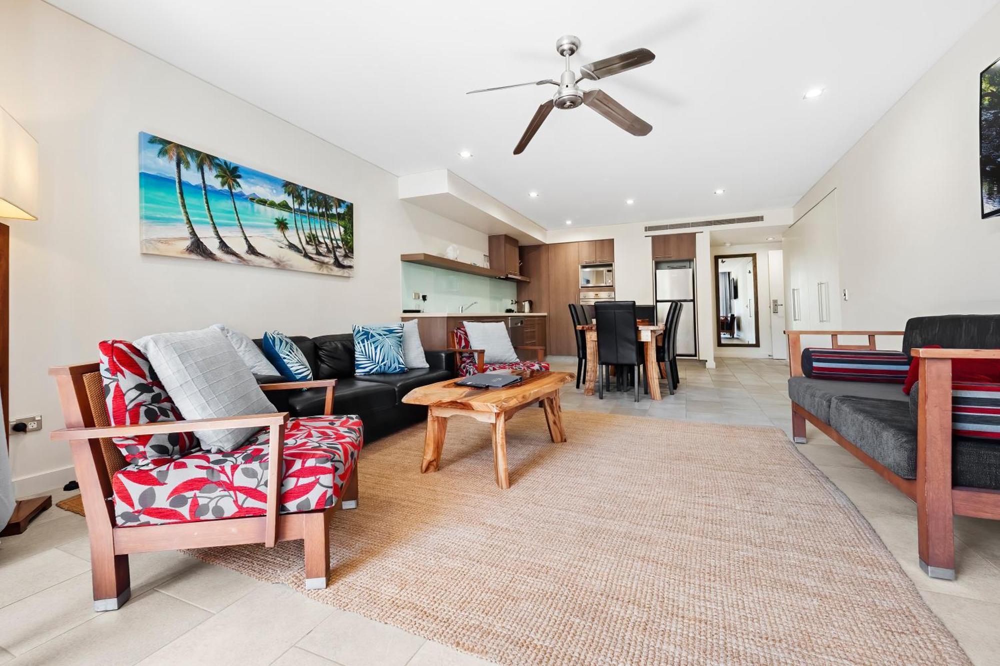 Private Apartments In The Temple Beachfront Resort 팜코브 객실 사진