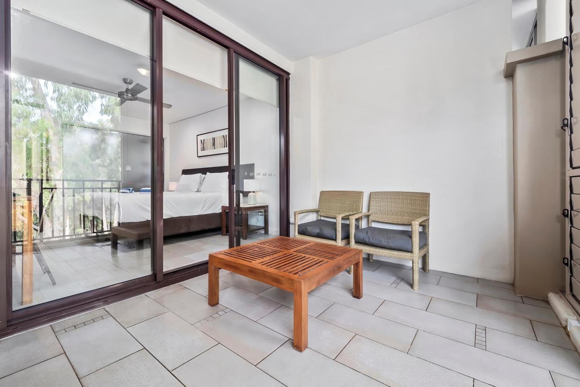 Private Apartments In The Temple Beachfront Resort 팜코브 객실 사진