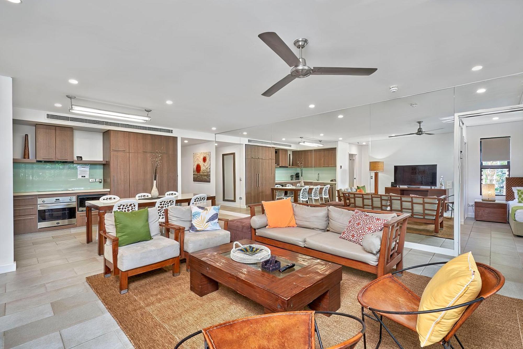 Private Apartments In The Temple Beachfront Resort 팜코브 객실 사진