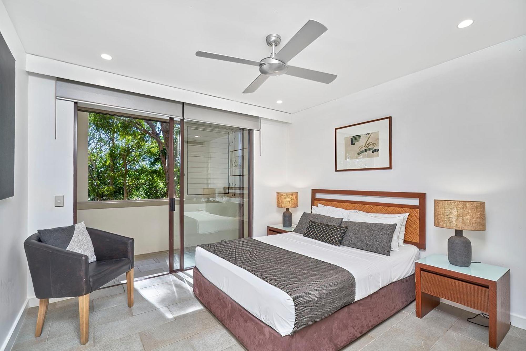 Private Apartments In The Temple Beachfront Resort 팜코브 객실 사진