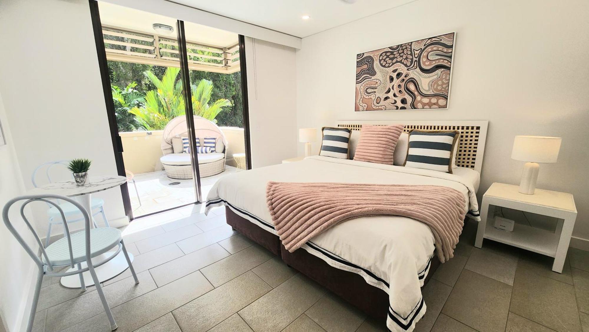 Private Apartments In The Temple Beachfront Resort 팜코브 객실 사진
