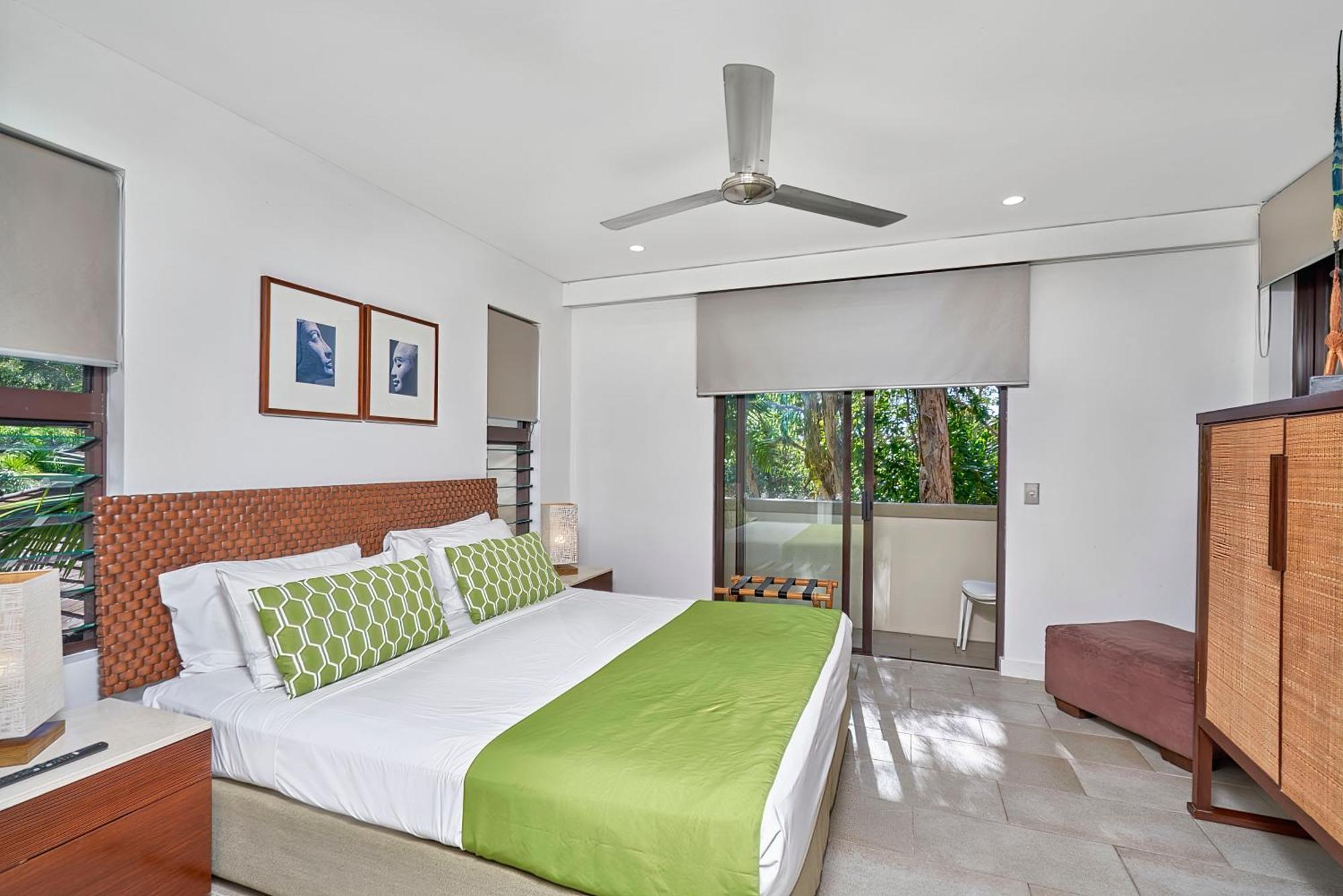 Private Apartments In The Temple Beachfront Resort 팜코브 객실 사진