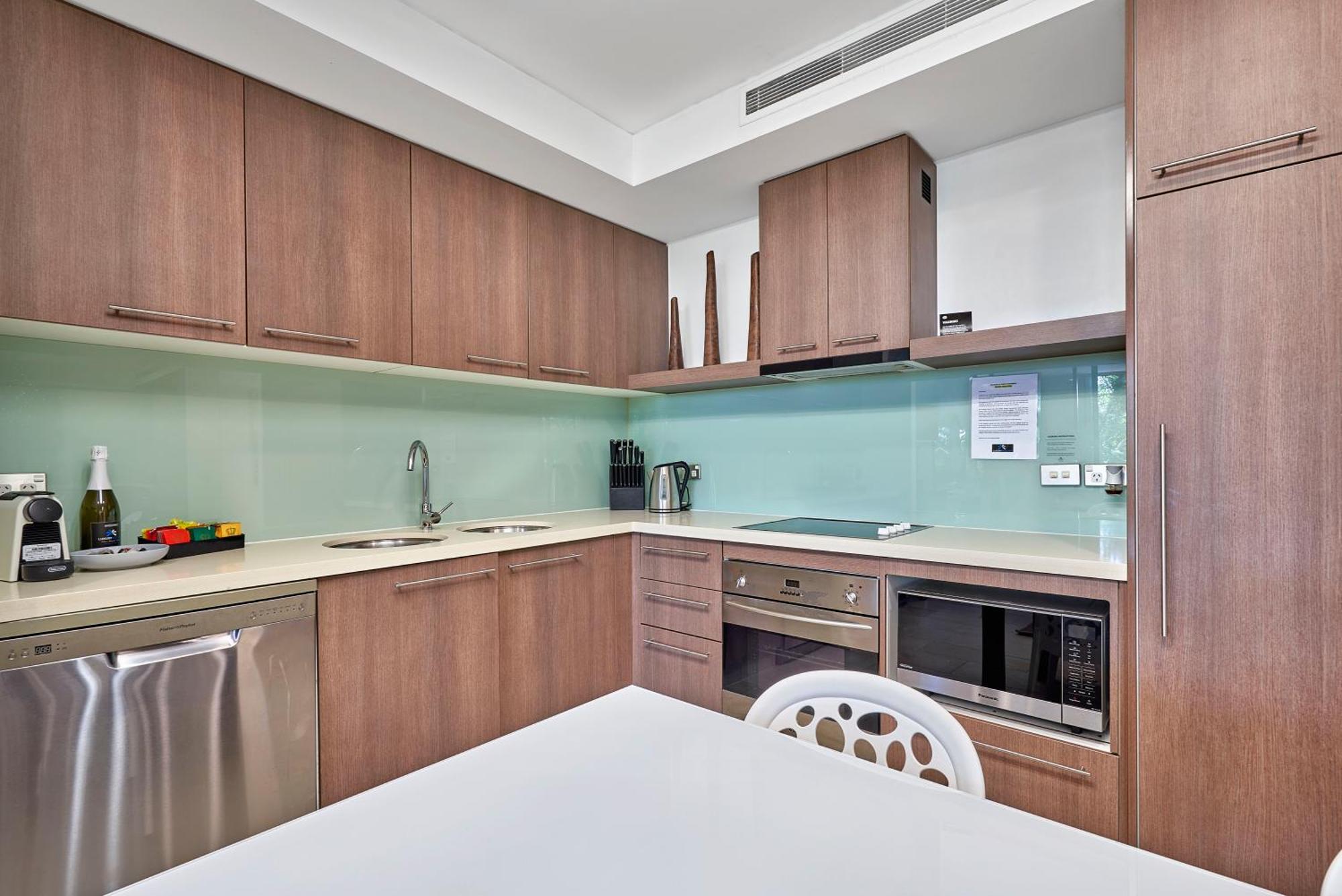 Private Apartments In The Temple Beachfront Resort 팜코브 객실 사진